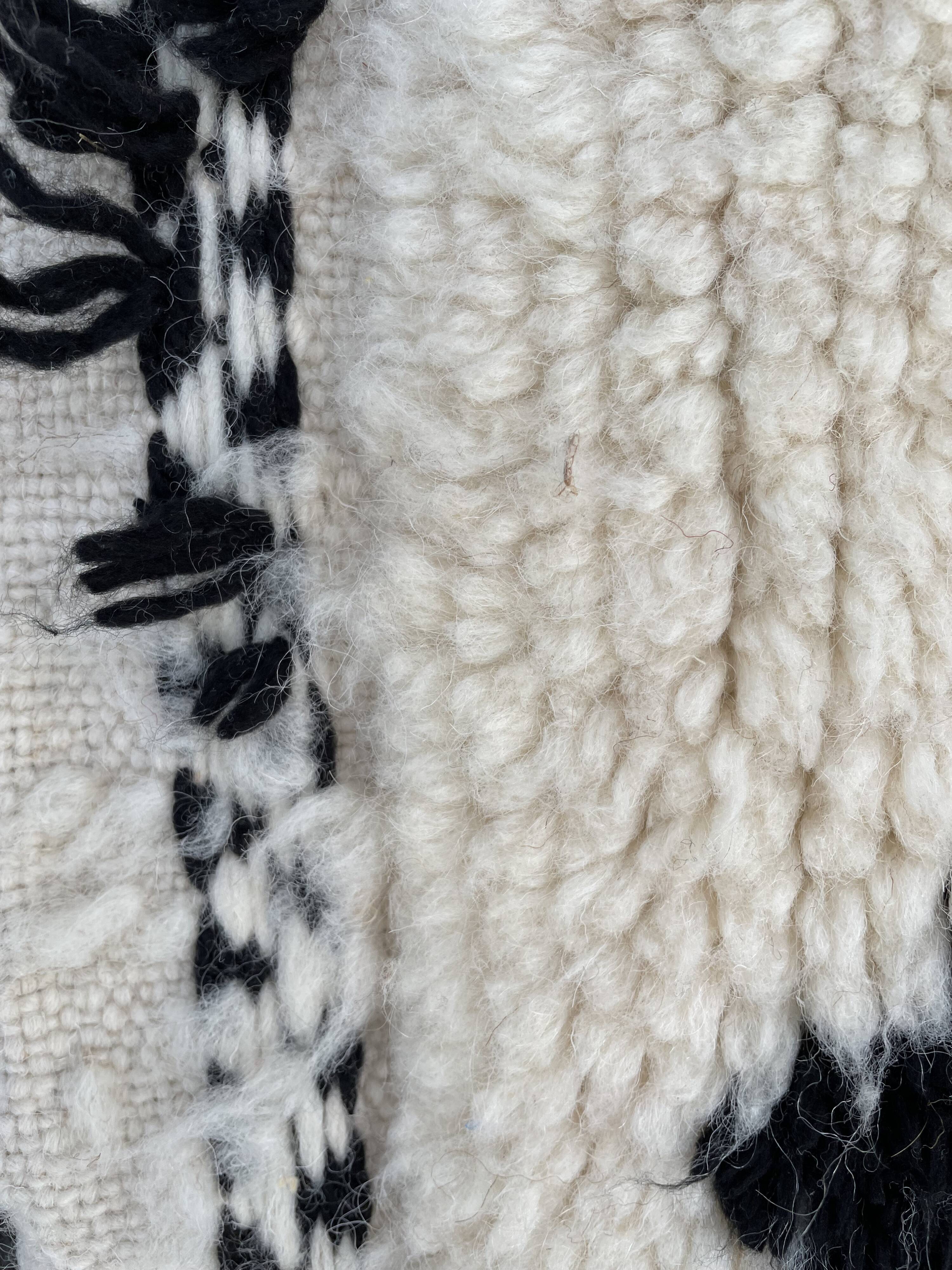 Tapis berbere blanc et noir moderne beni ouarain 200x300 cm