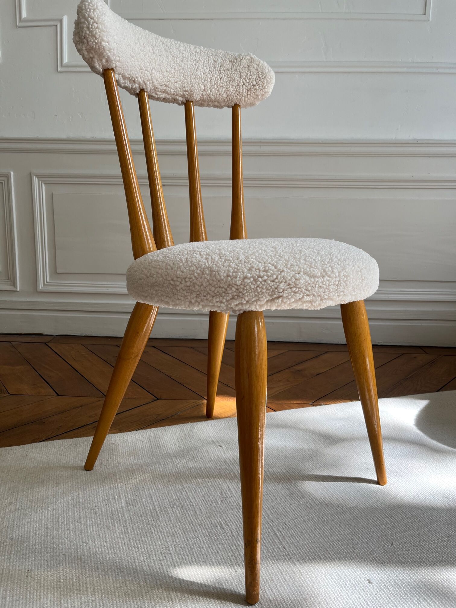 Chaise vintage en peau de mouton