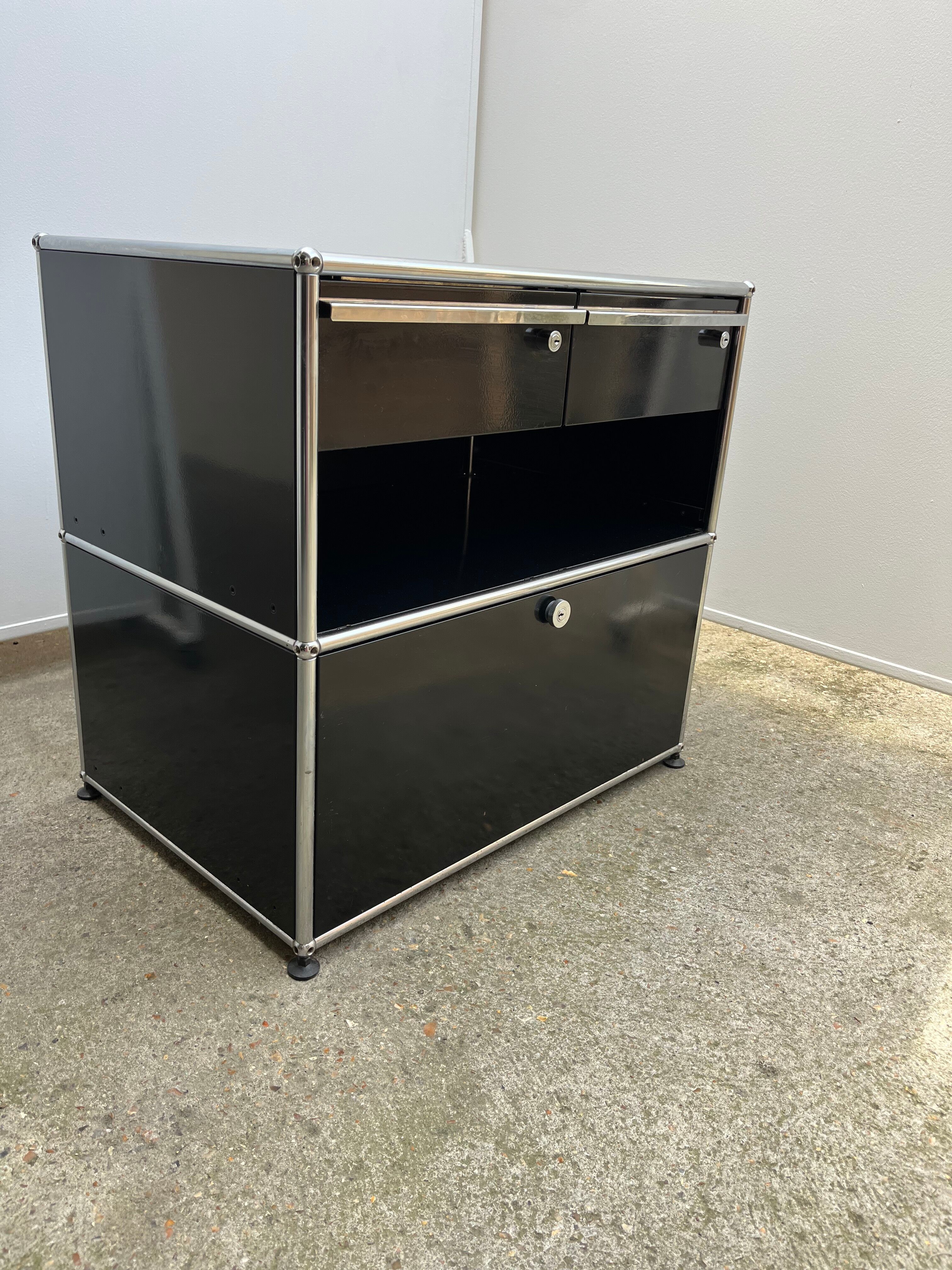 Black office furniture - double height USM