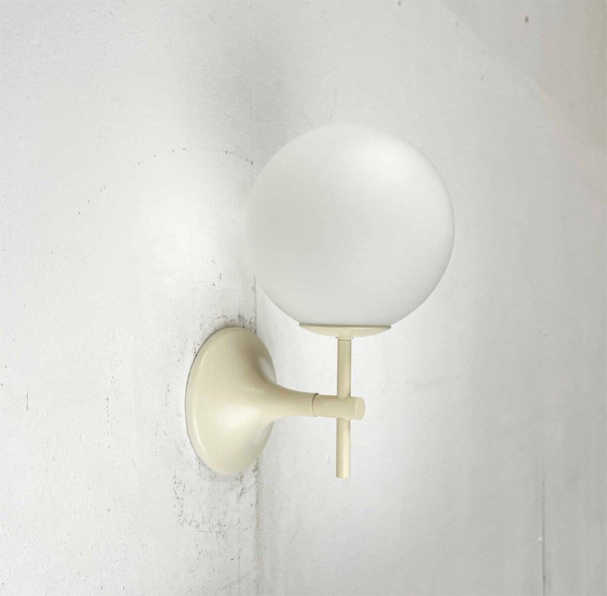 Swiss wall lamp from the modern space age of the mid-century by E.R. Nele for Temde, 1960s.