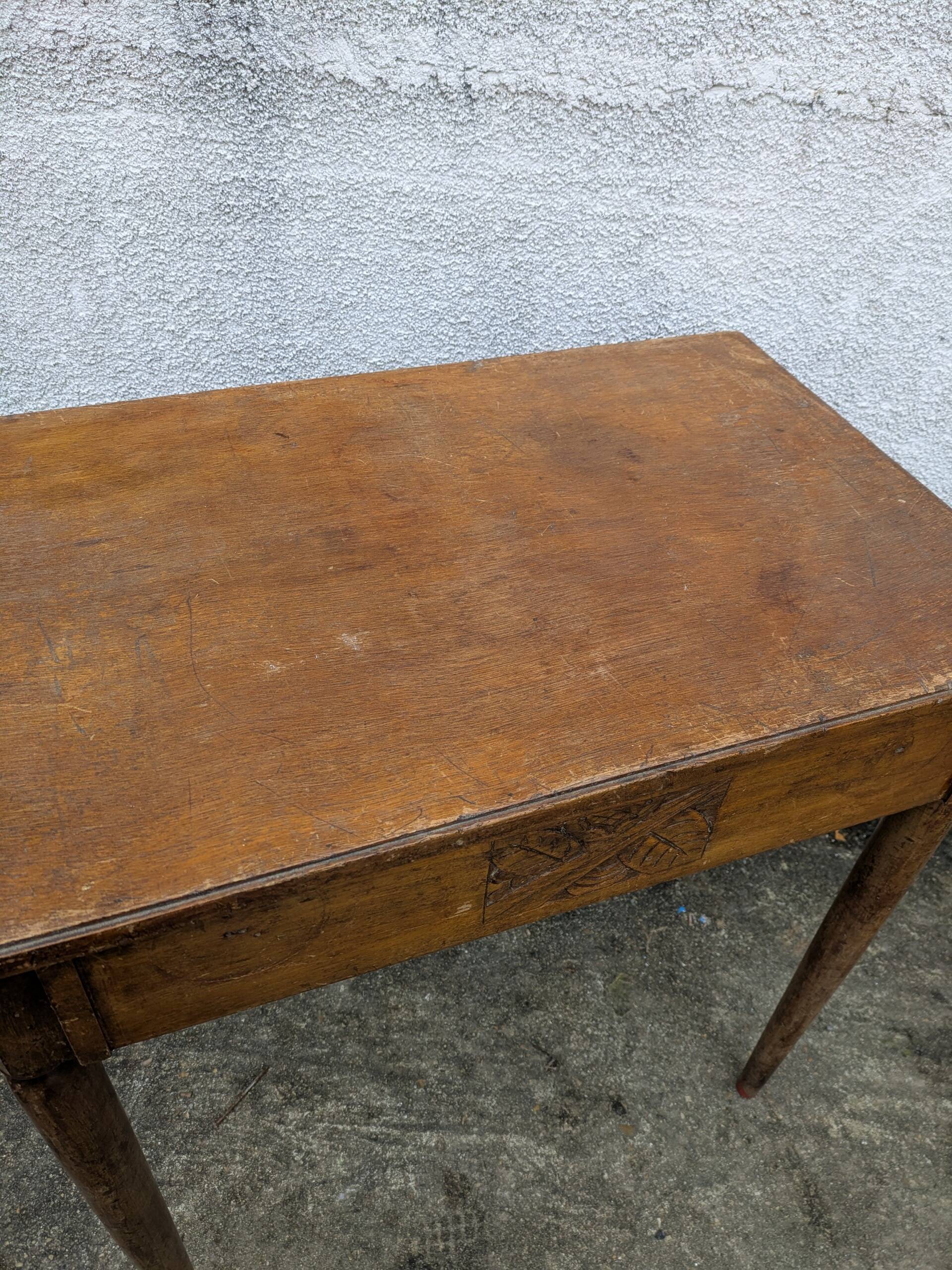 Table, bureau, console