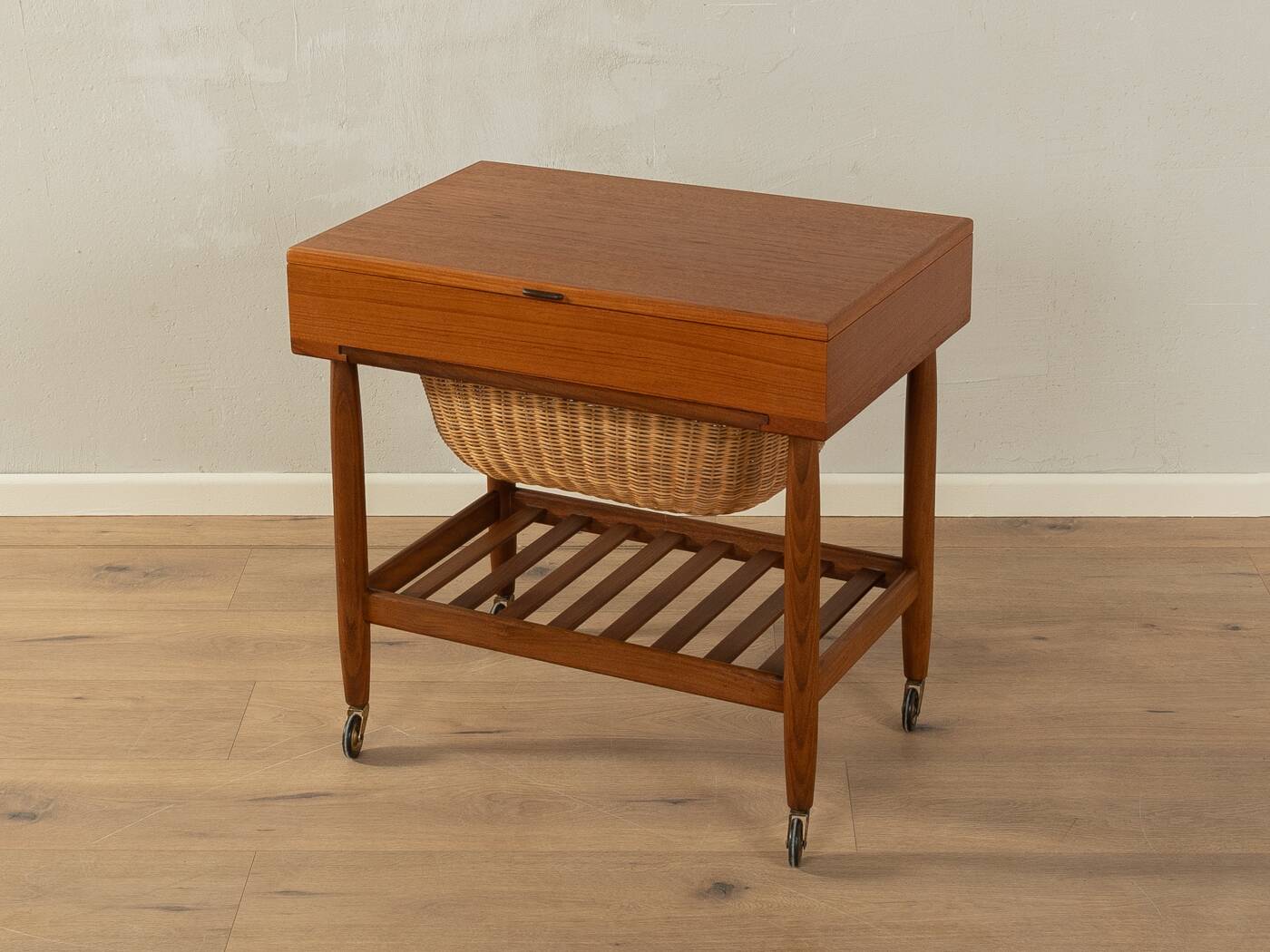 R101 Sewing box, Ejvind A. Johansson