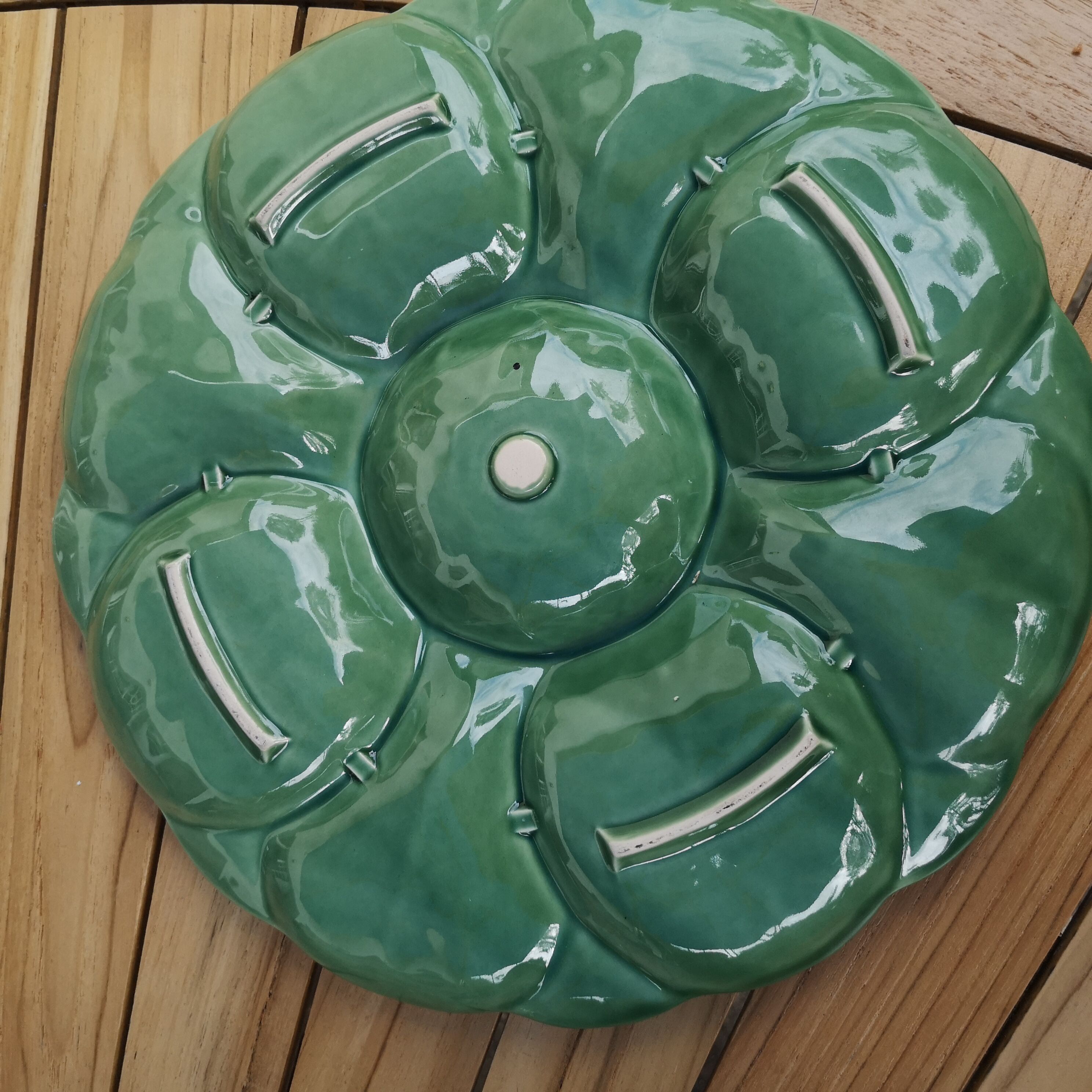 Green barbotine aperitif dish