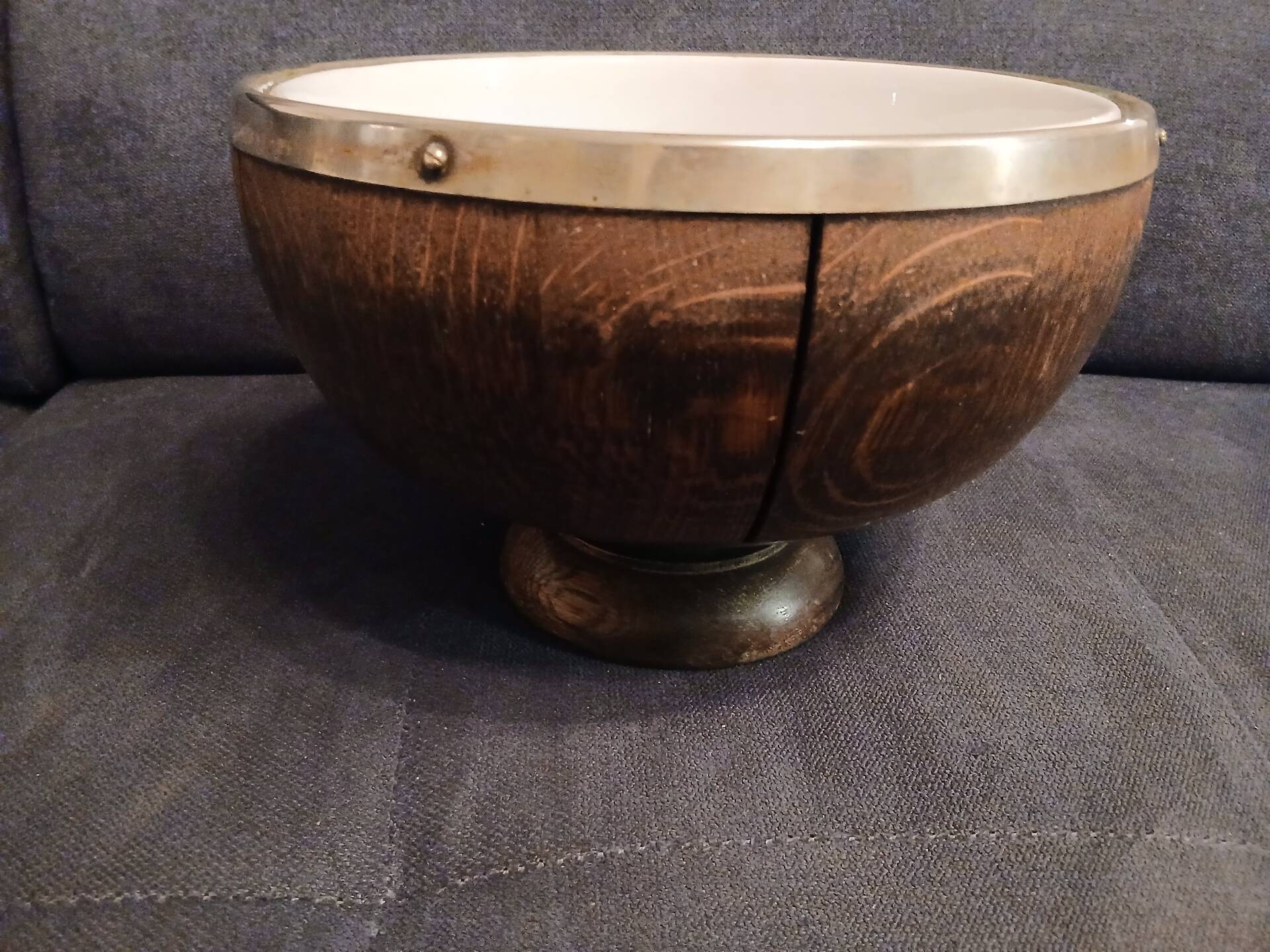 Victorian era silver-plated bowl with oak wood.