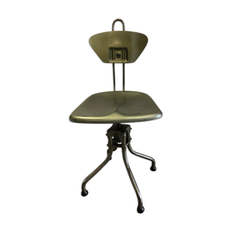 Chair with workshop system