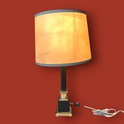 Ancienne lampe colonne néoclassique en laiton doré et noir et papier