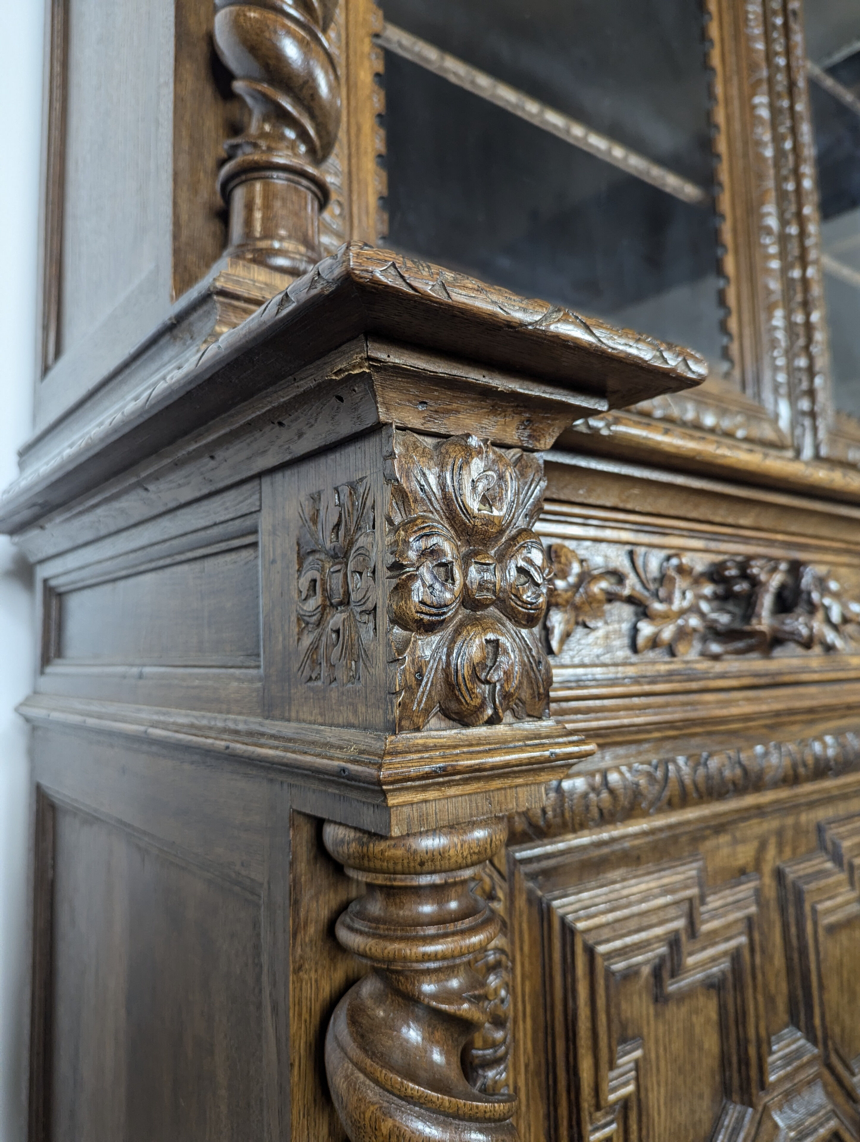 Renaissance style hunting cabinet in walnut