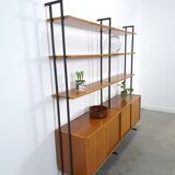 Modulair Omnia wandsysteem, Hilker, teak en zwart staal met legplanken