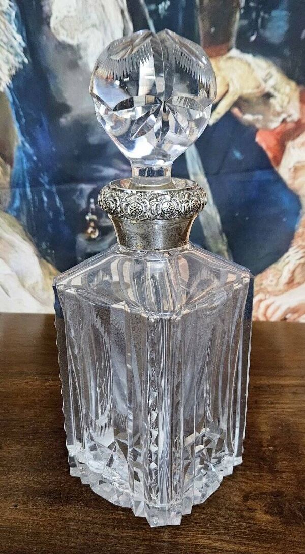 Carafe ancienne en cristal taillé – Monture en argent / époque Art Déco