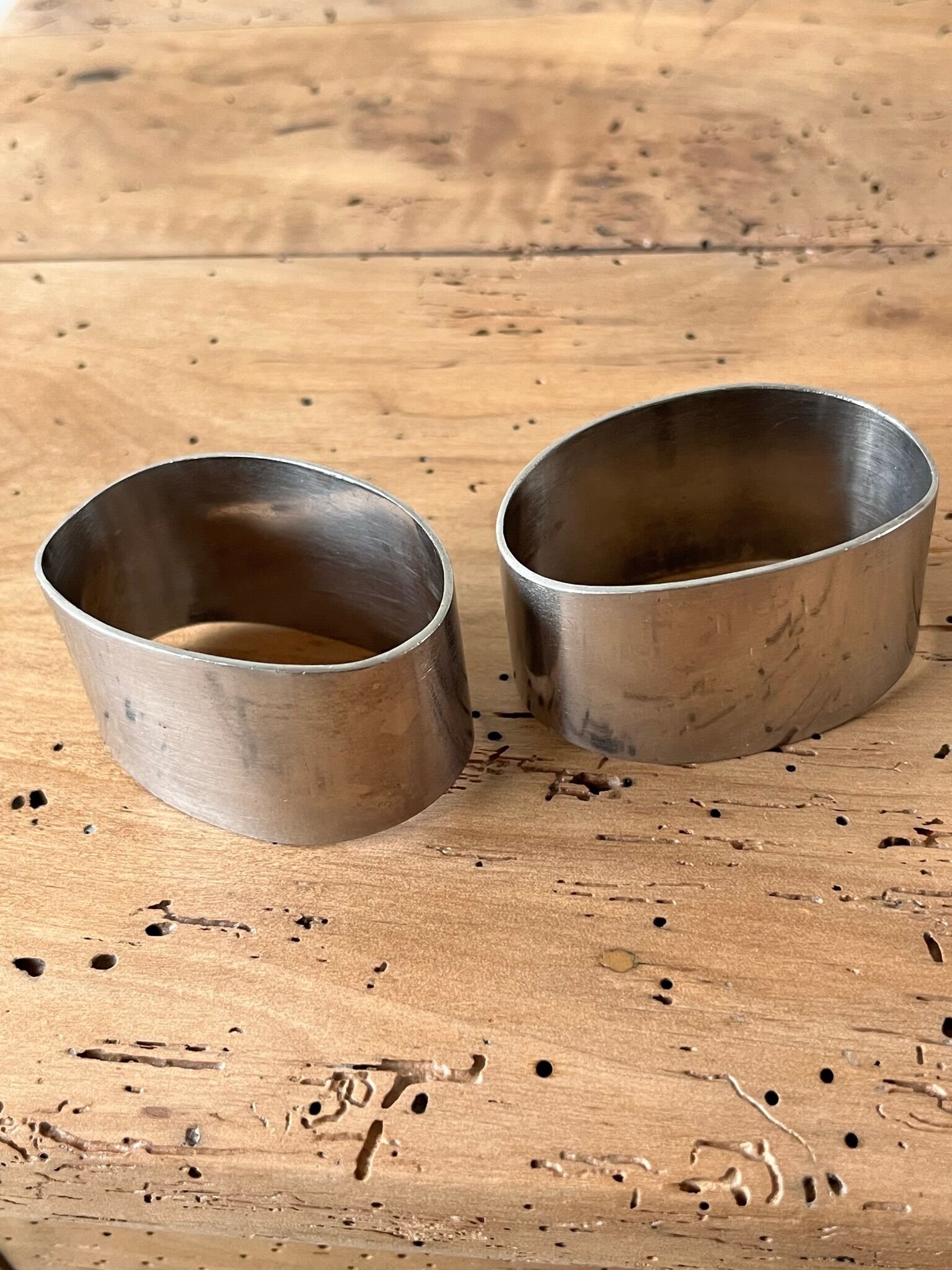 Vintage napkin ring engraved "madeleine"