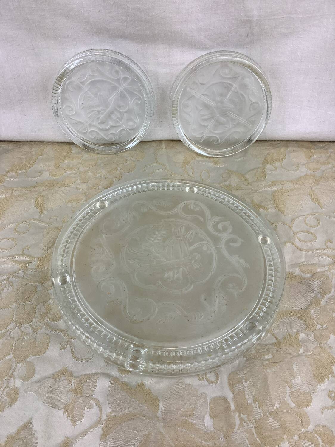 Trivet and vintage bottle France