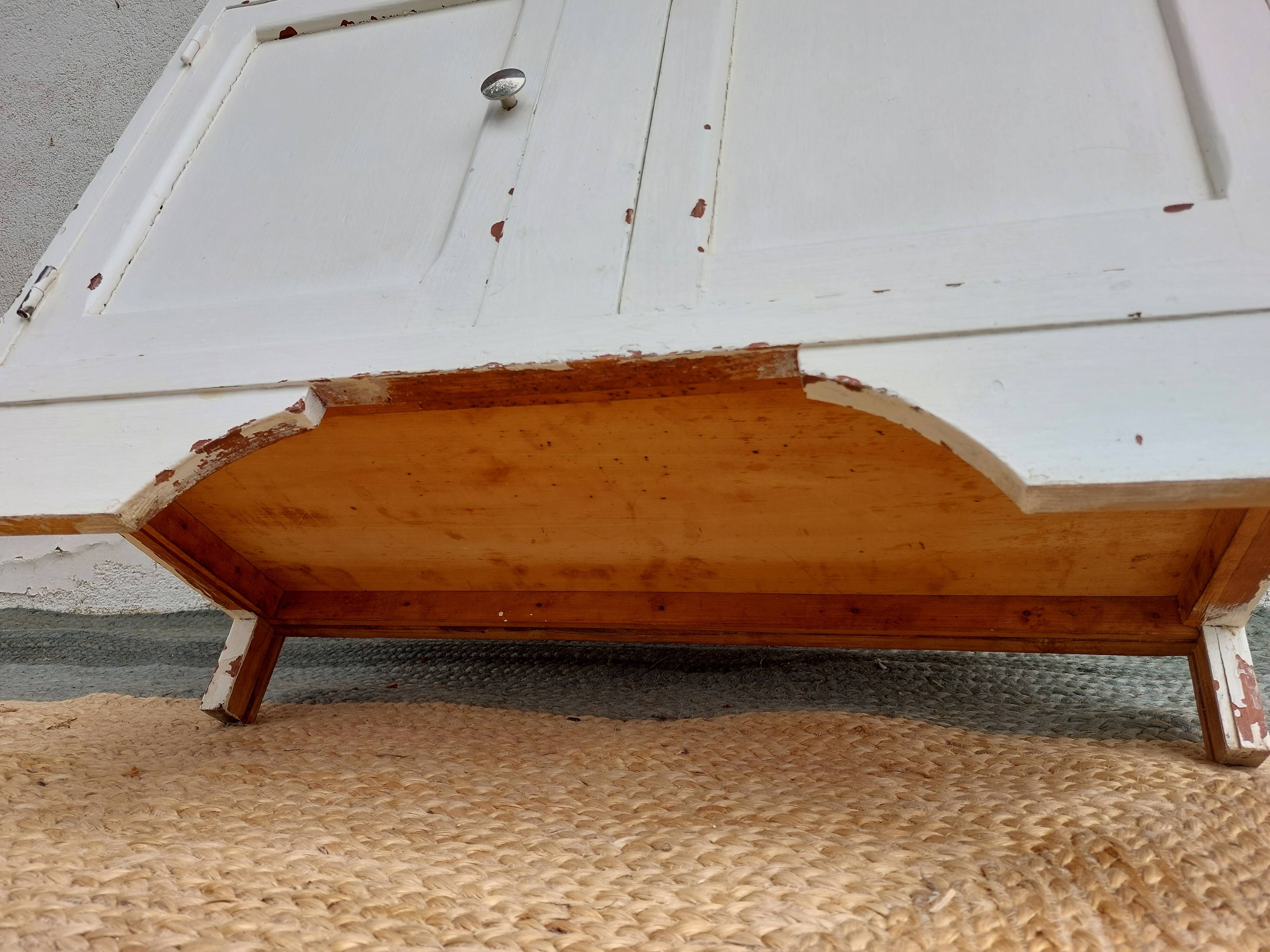 Small white Mado buffet, chippy paint