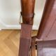 Lot de trois chaises d’officier pliantes bois et cuir