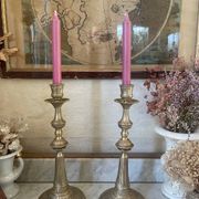 Paire de bougeoirs en laiton