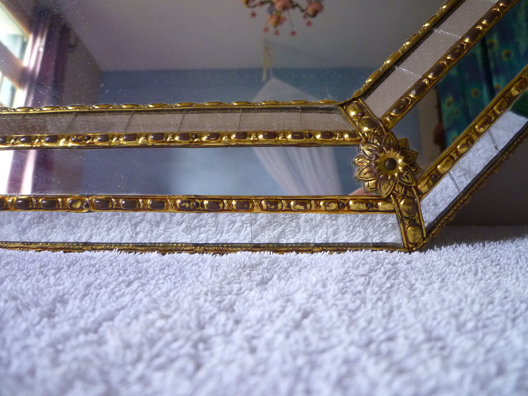 Octagonal mirror with facets  81x60cm