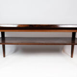 Coffee table in rosewood with shelf, of danish design from the 1960s