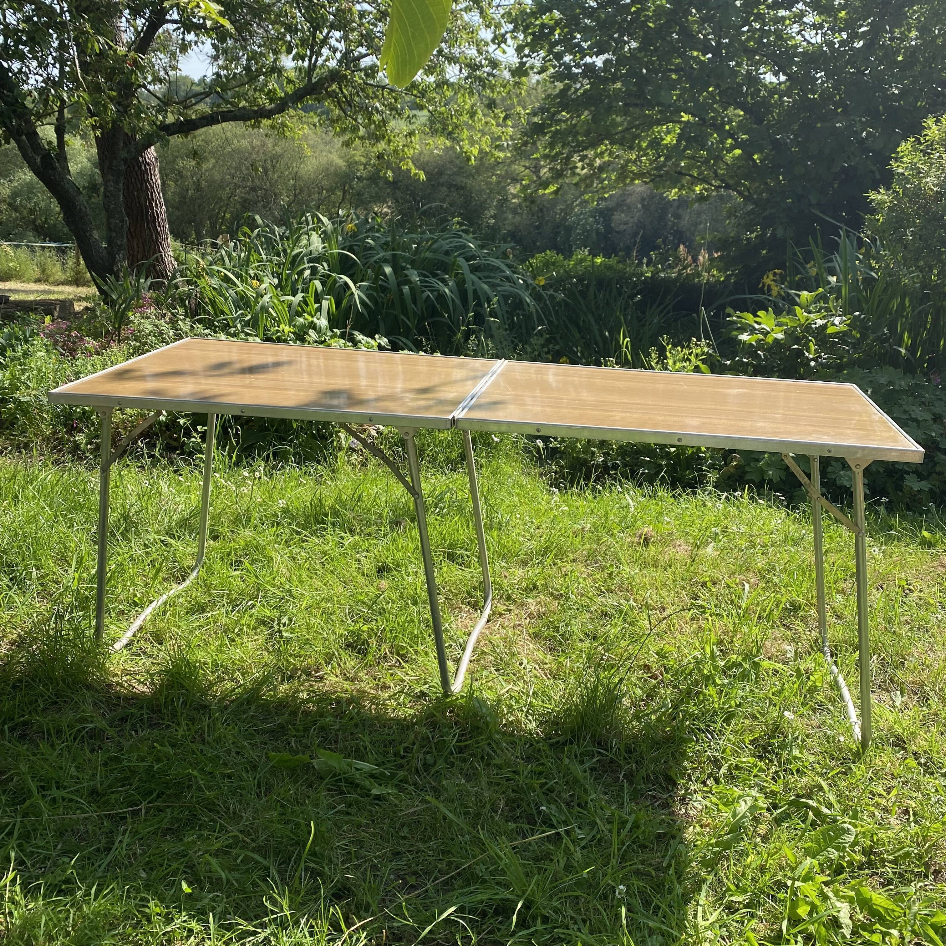 Table de camping pliante en formica