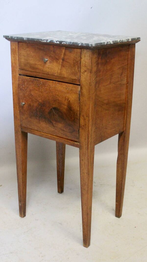 Chevet Directoire en noyer dessus marbre