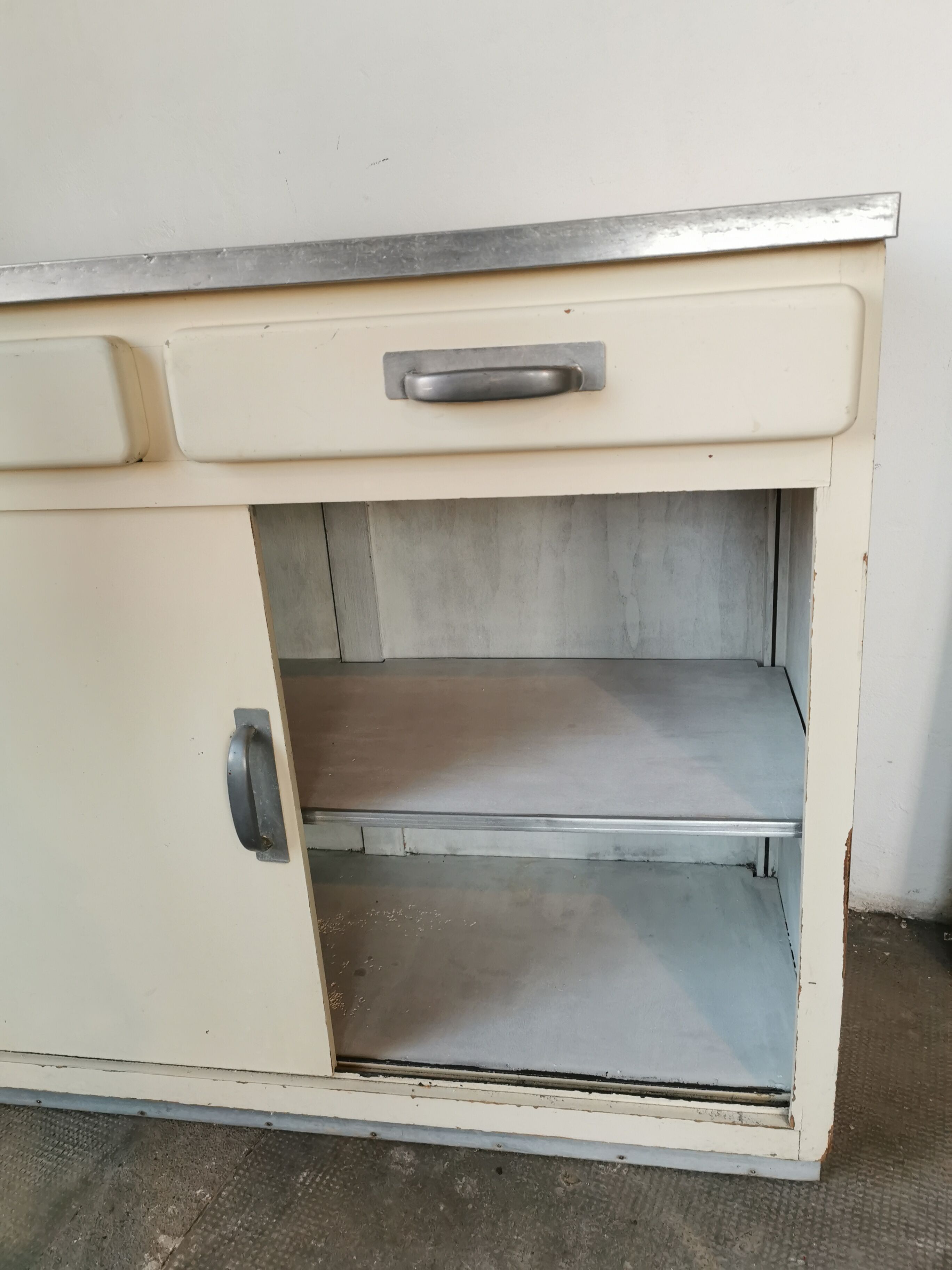 Buffet de cuisine 1950 vintage