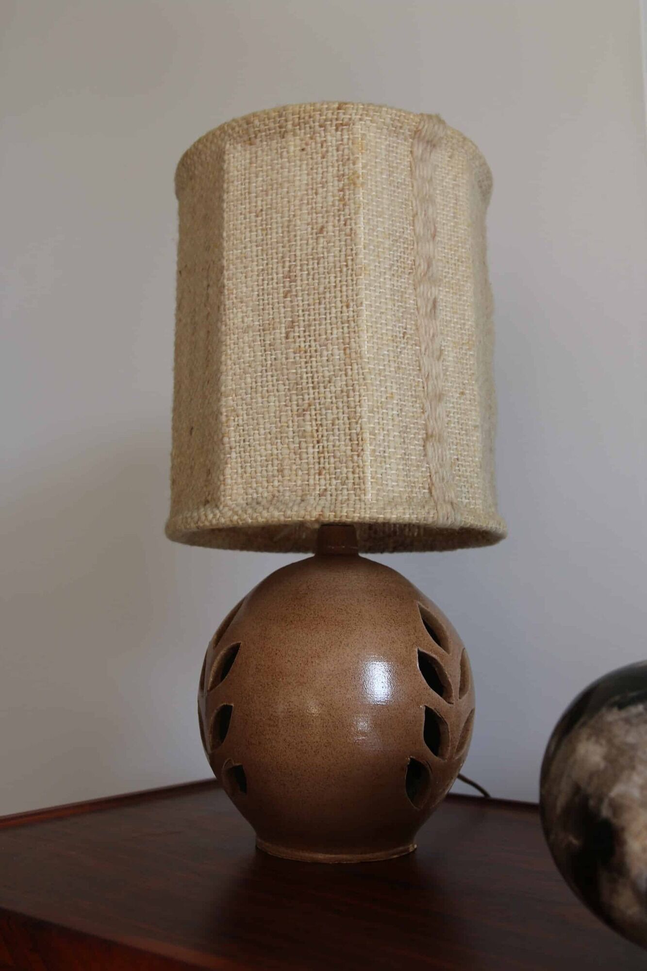 Lattice stoneware lamp
