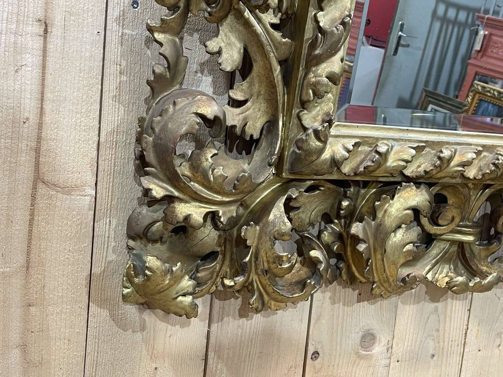 Miroir Italien 19ème en bois et plâtre doré