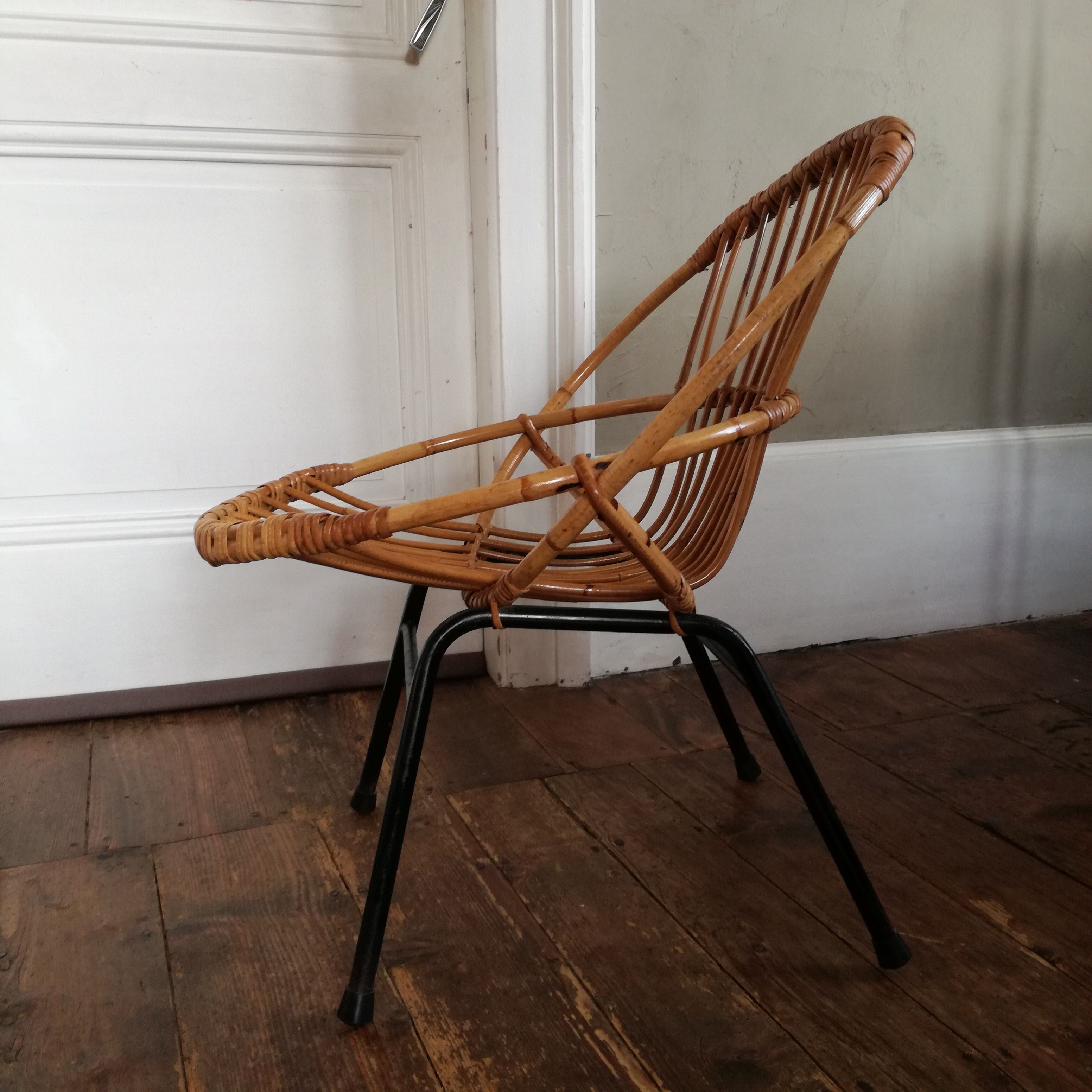 Rattan shell chair and metal feet