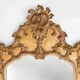 Grand miroir rococo doré en résine, Belgique, années 1950.