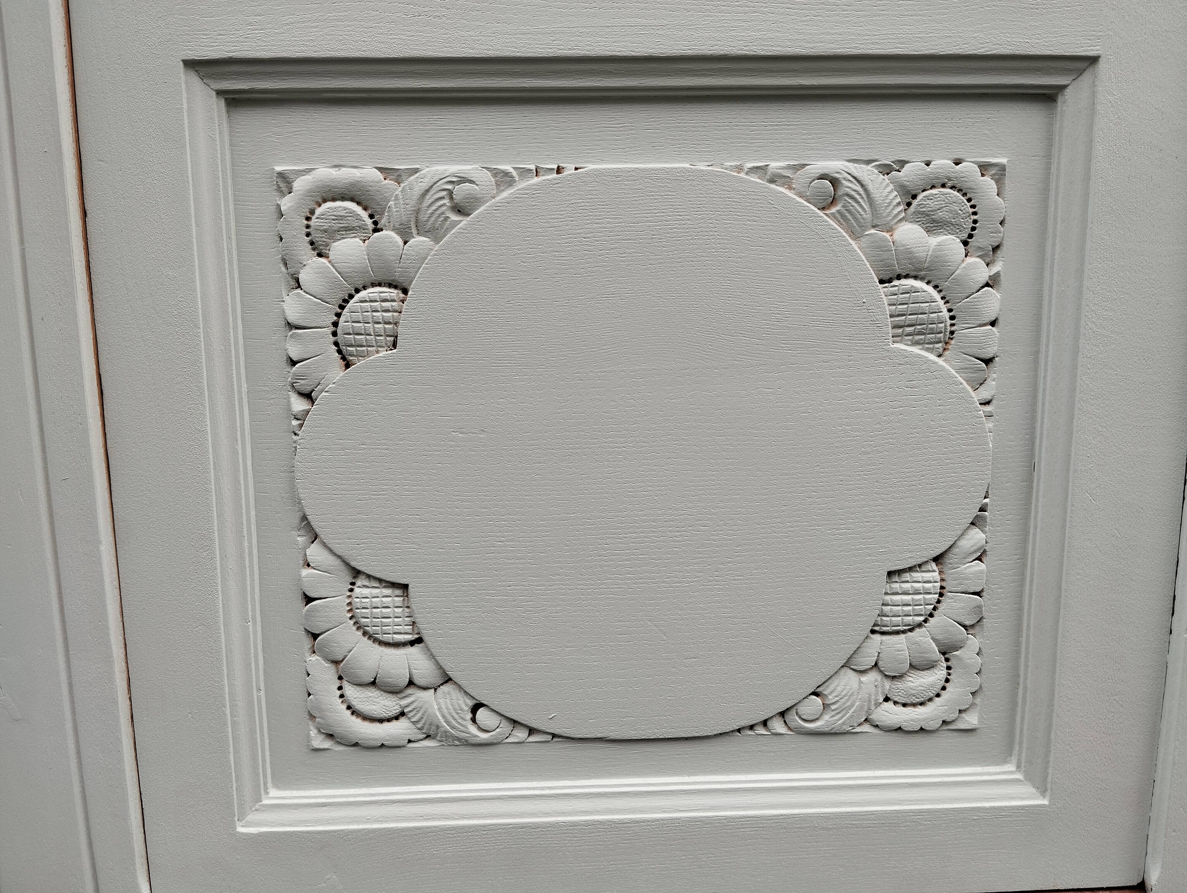 Parisian showcase cabinet year 30