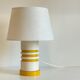 Lampe vintage en bois laqué jaune et blanc