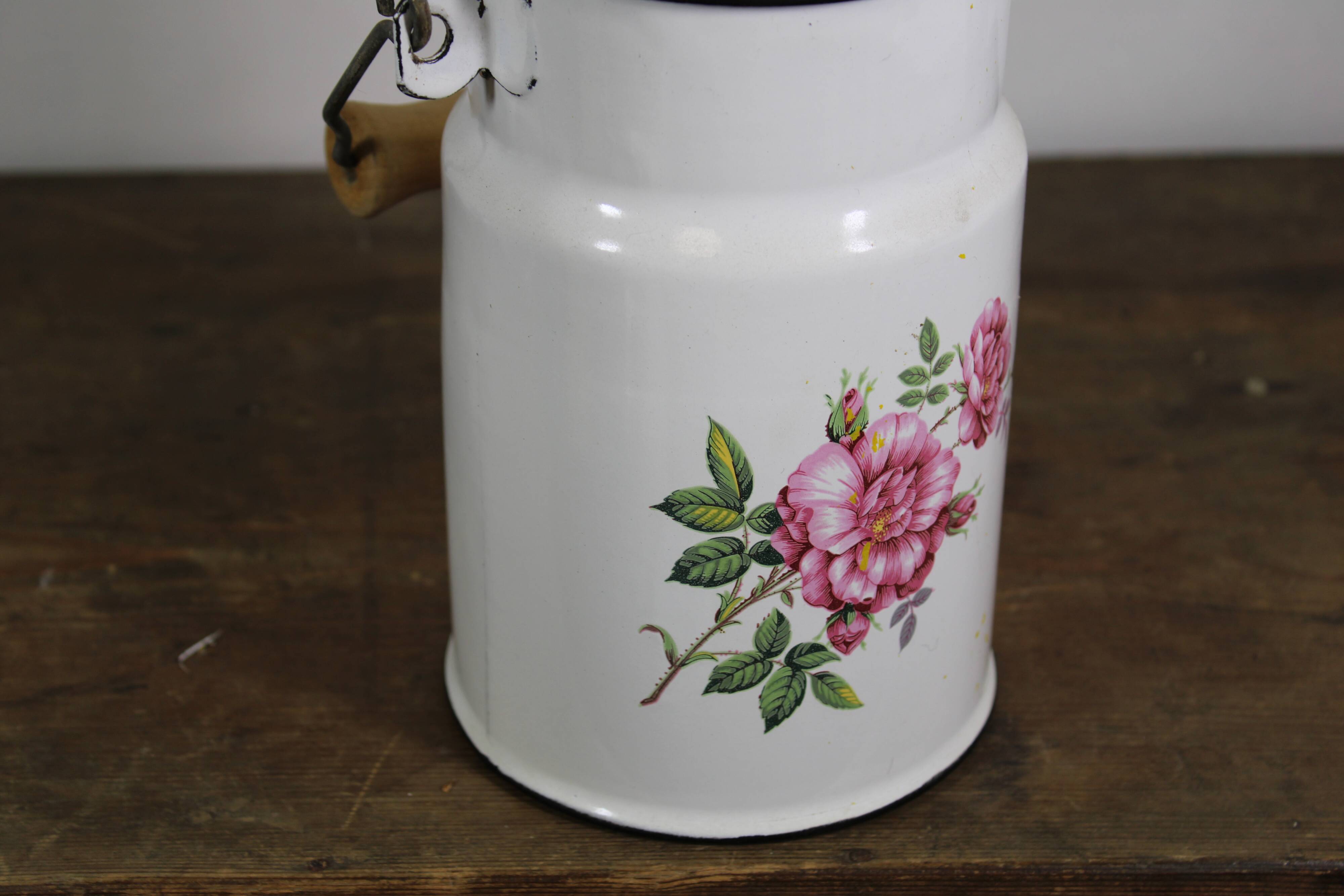 Enamelled sheet metal milk jar