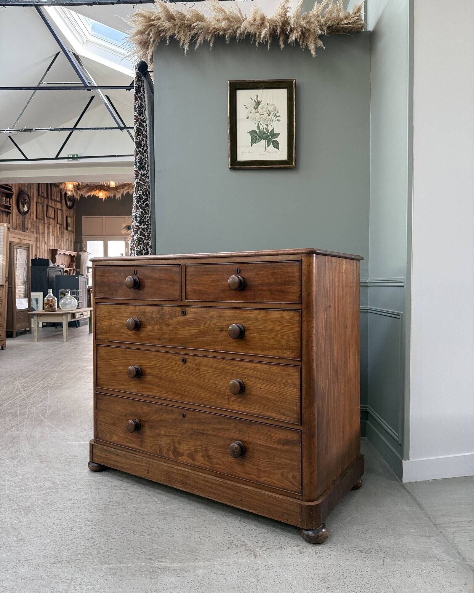 Large Victorian English mahogany chest of drawers (renovated)