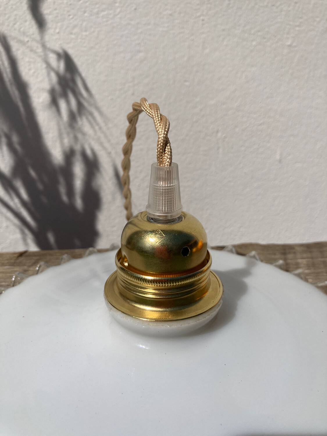 Vintage lace white opaline pendant lamp