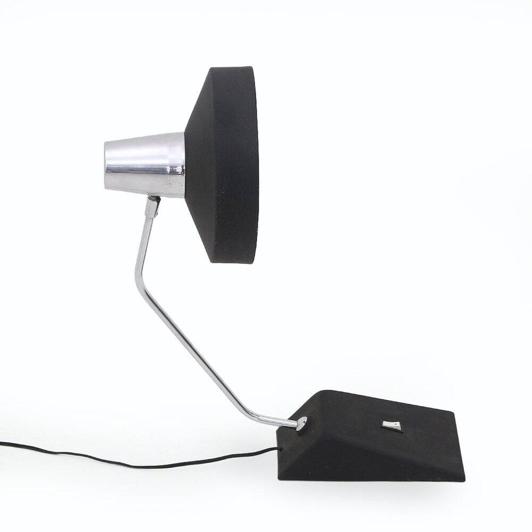 Table lamp in chrome metal and painted black by Seminara, 1960s.