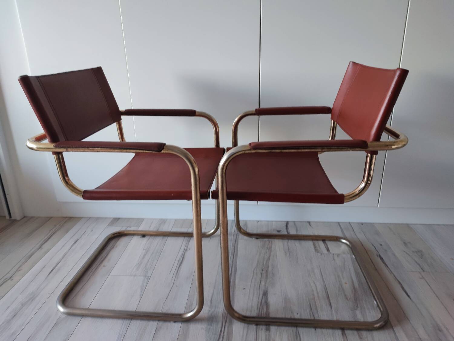 B34 armchairs, cognac leather and gilding