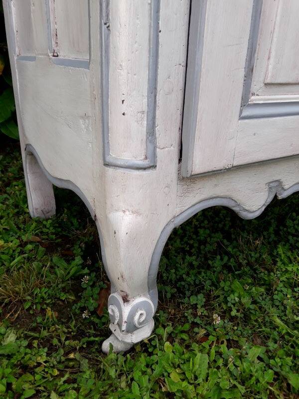 Bonnetière, standing man, Louis XV, 18th century walnut