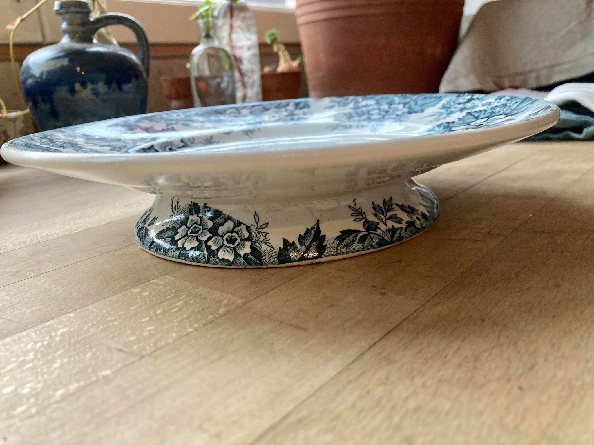St. Amand Iron Earth pedestal dish - Marie-Louise model hamage