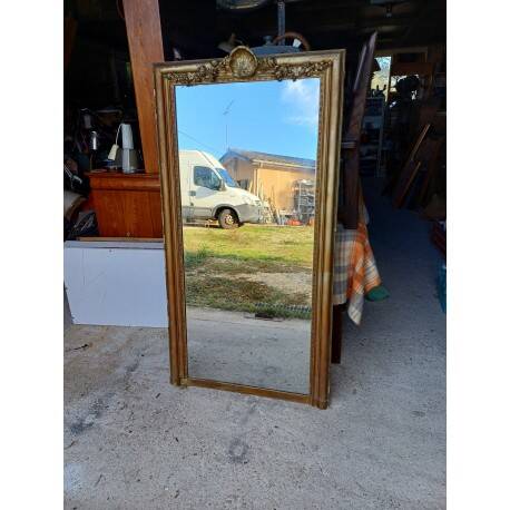 19th century mirror in wood and gilded stucco "scallop shell"