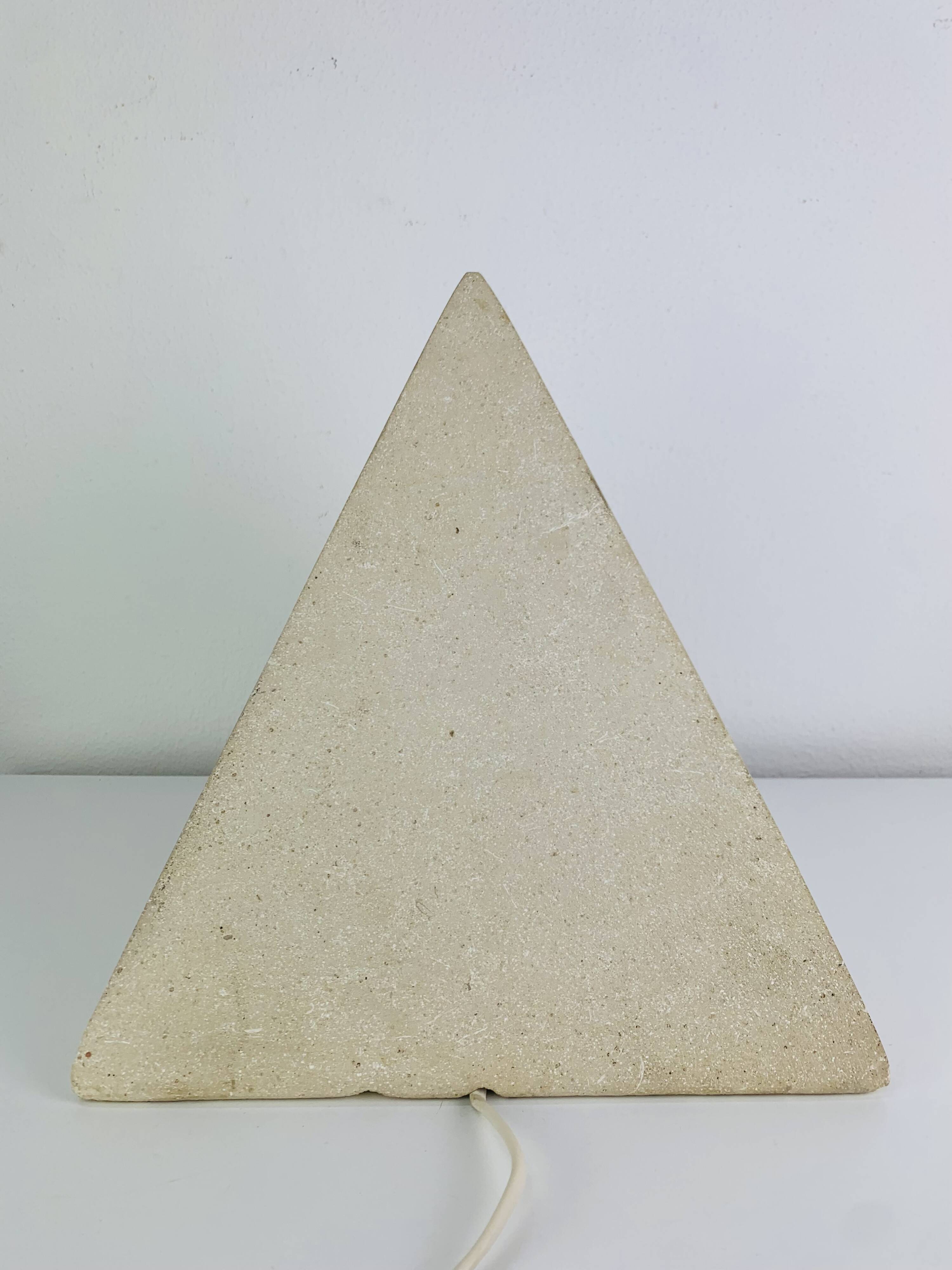 Lampe pyramide en pierre, années 70