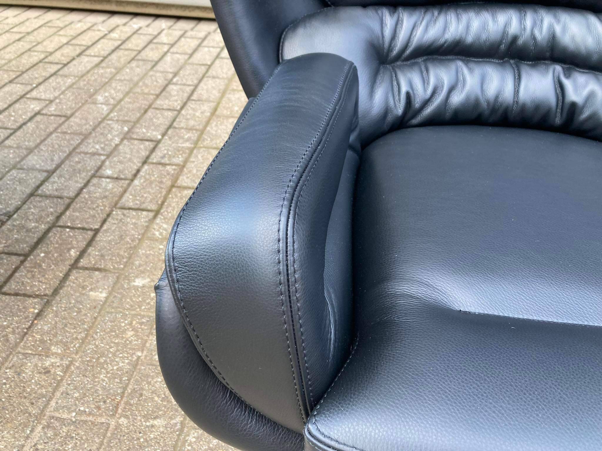 2x Joe Colombo Elda LONGHI Chair Black leather, White fiberglass