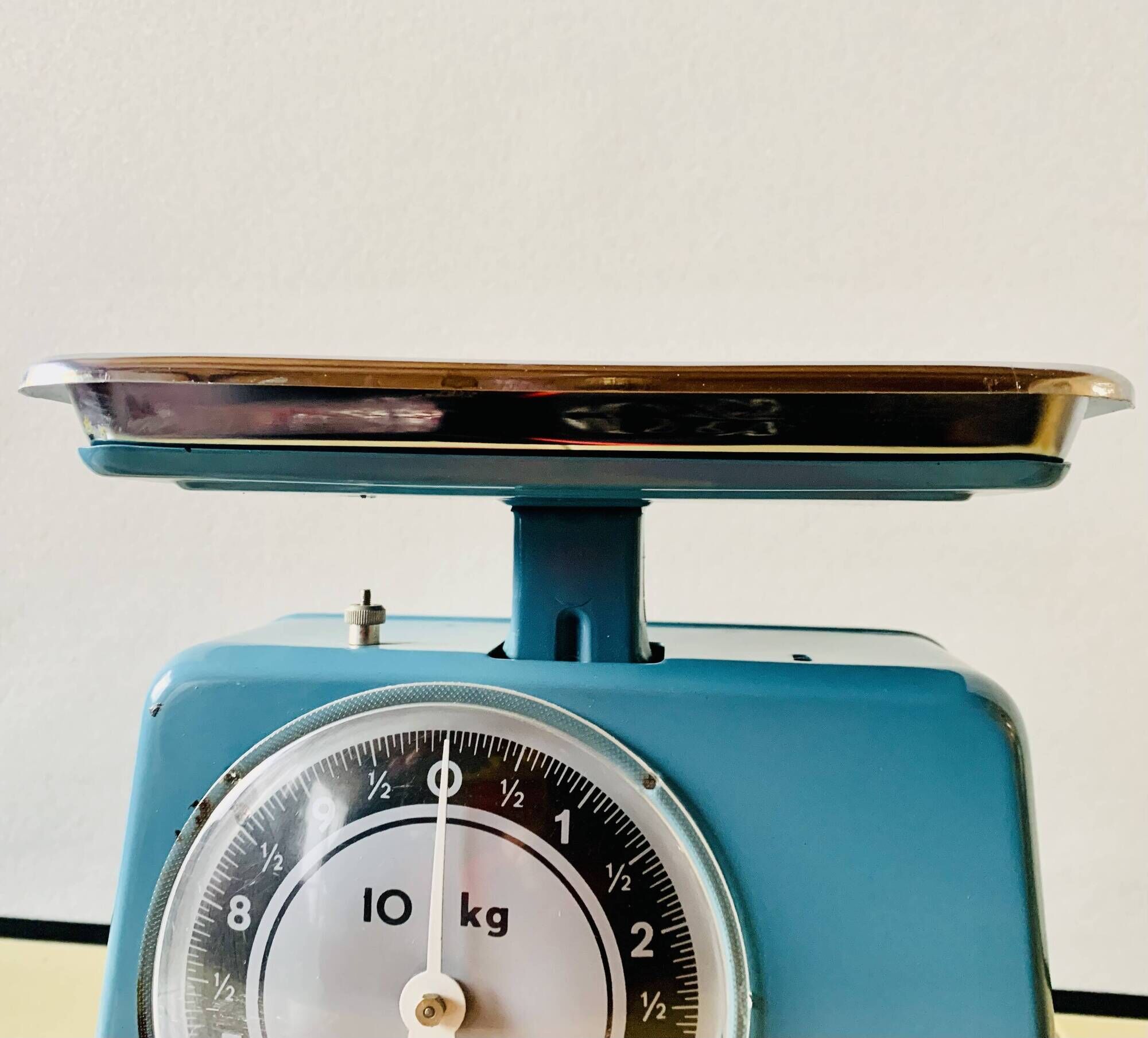 Stube - balance de cuisine vintage bleue en métal émaillé - force 10