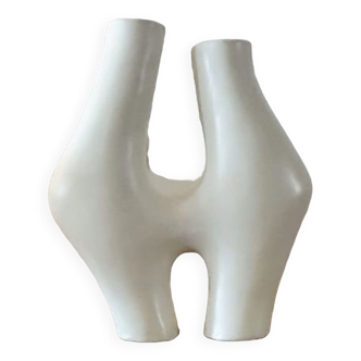 Organic shape vase in white tadelakt