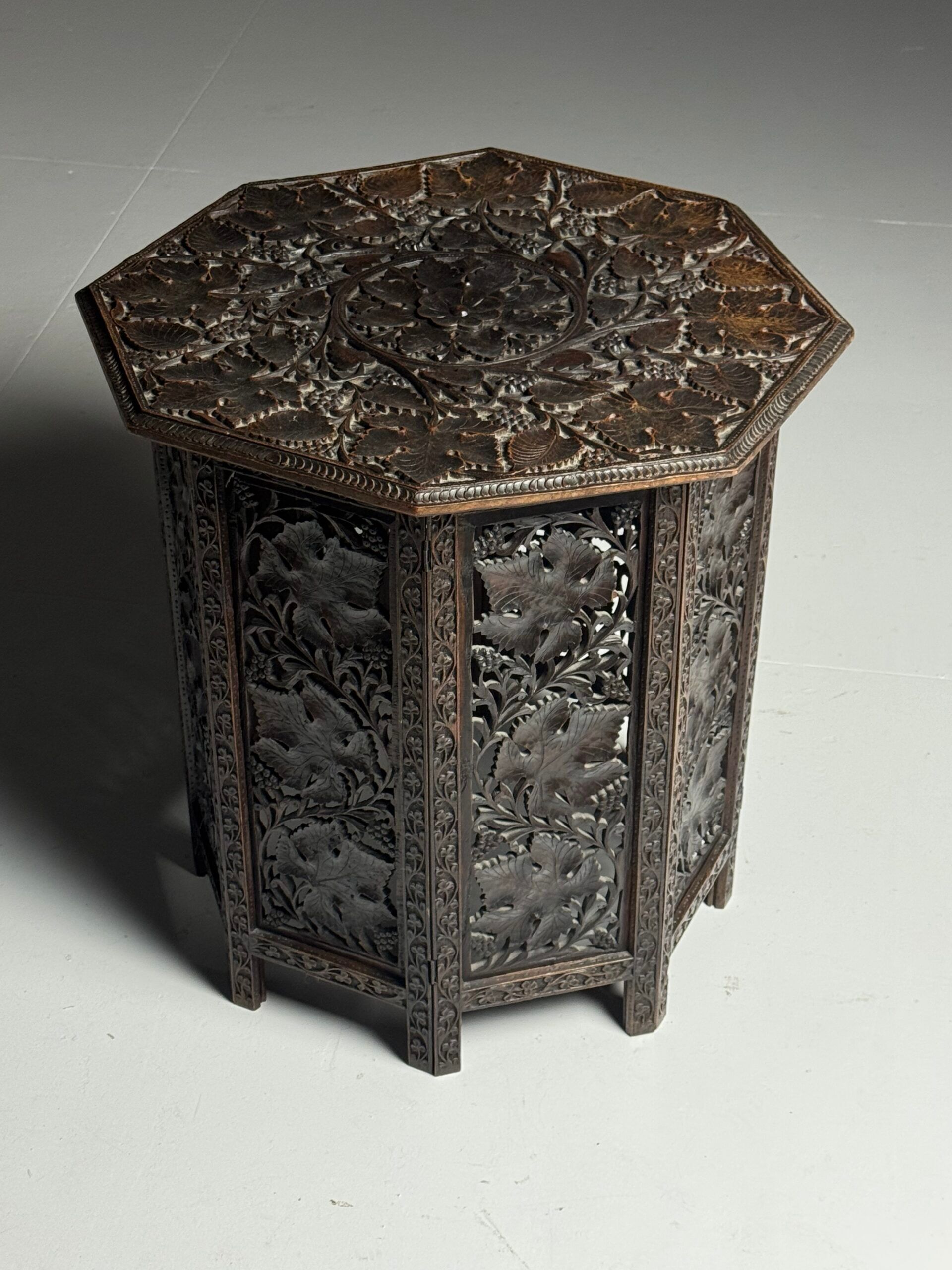 Table d'appoint anglo-indienne du 19e siècle