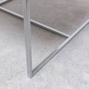 Paire de tables basses ou de tables d'appoint en marbre de Carrare et chrome, années 1970.