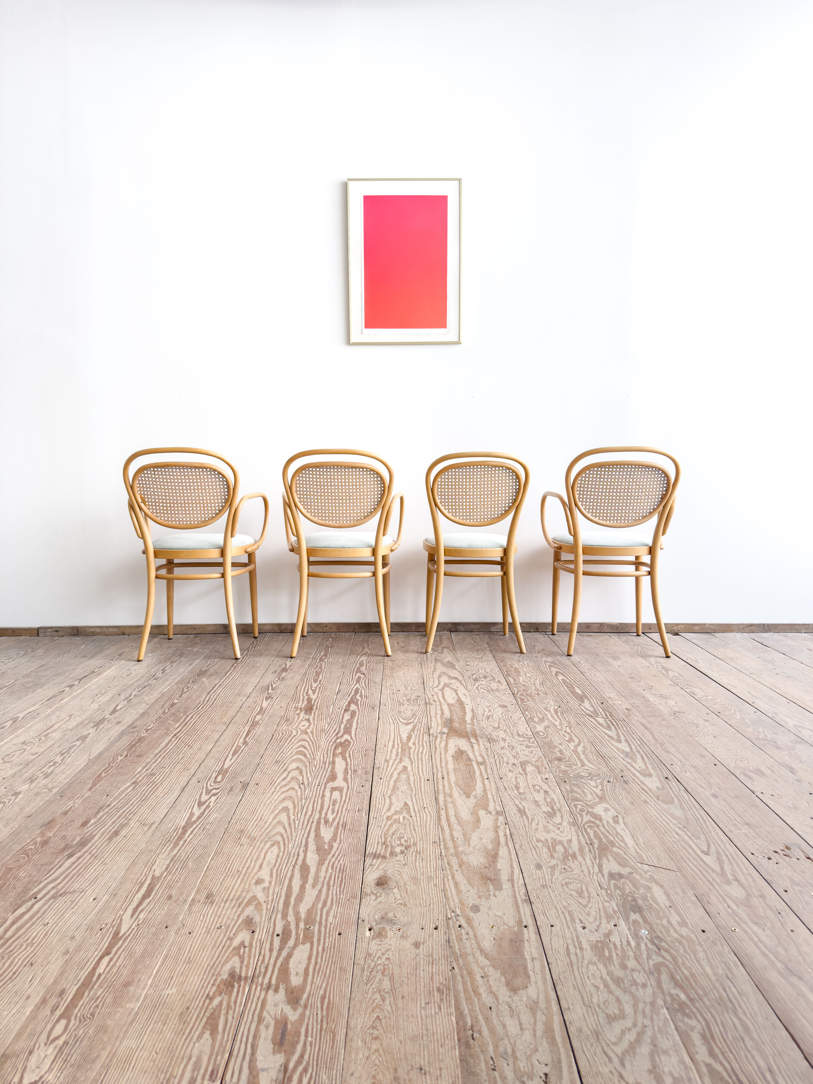 Ensemble de 4 chaises Thonet 215P en hêtre avec cannage d’origine et velour