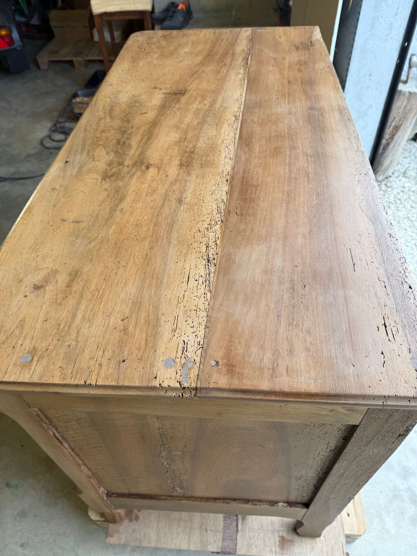 Pantaloon Chest