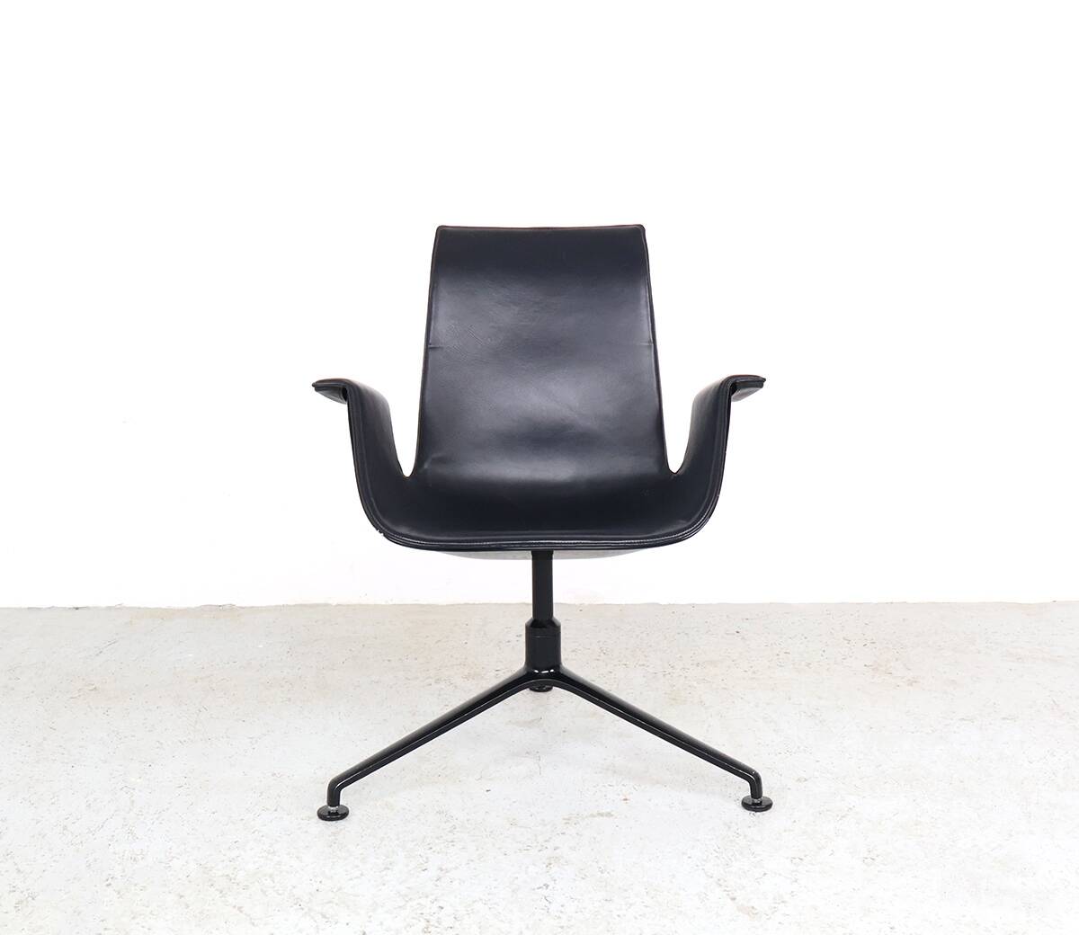 Walter Knoll "The Bucket chair" swivel chair black