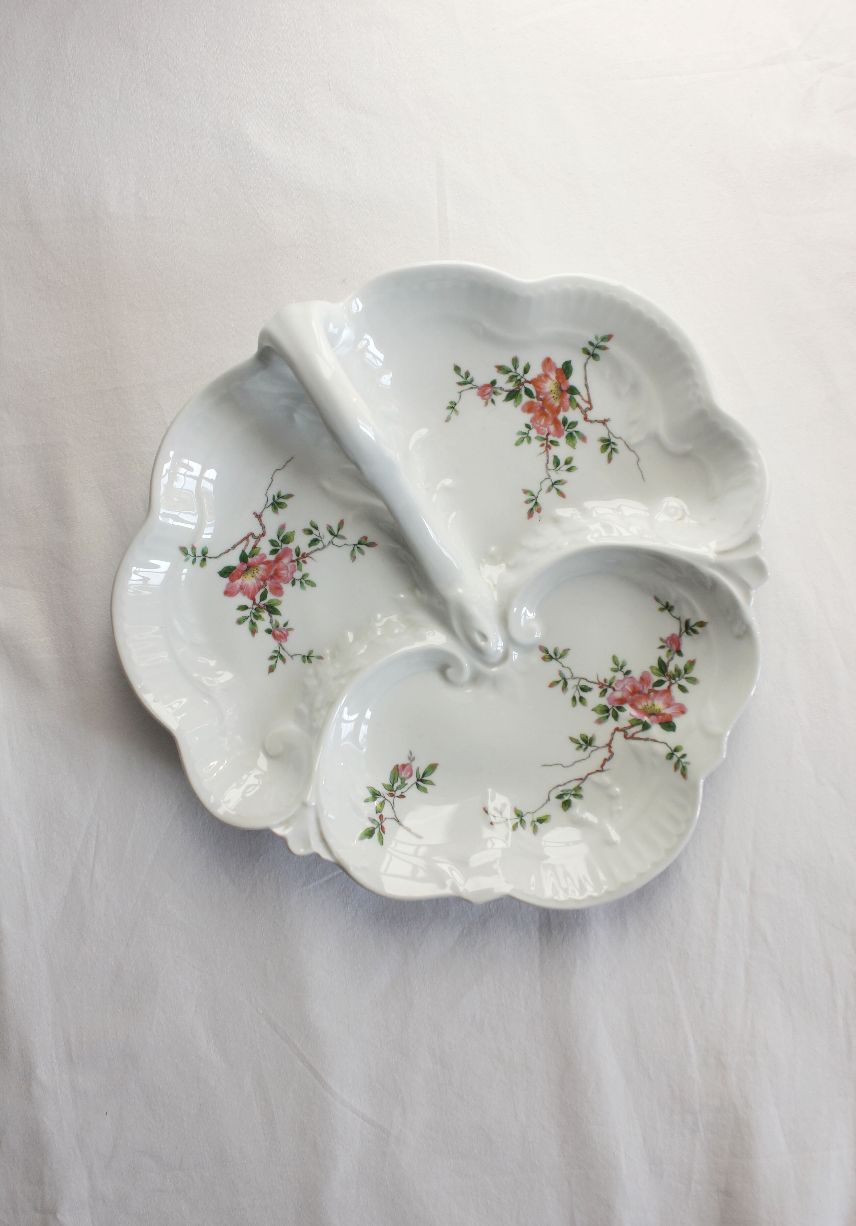 Aperitif dish called "beggar" in vintage Limoges porcelain