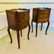 Paire de tables de chevet anciennes