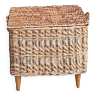 Wicker trunk