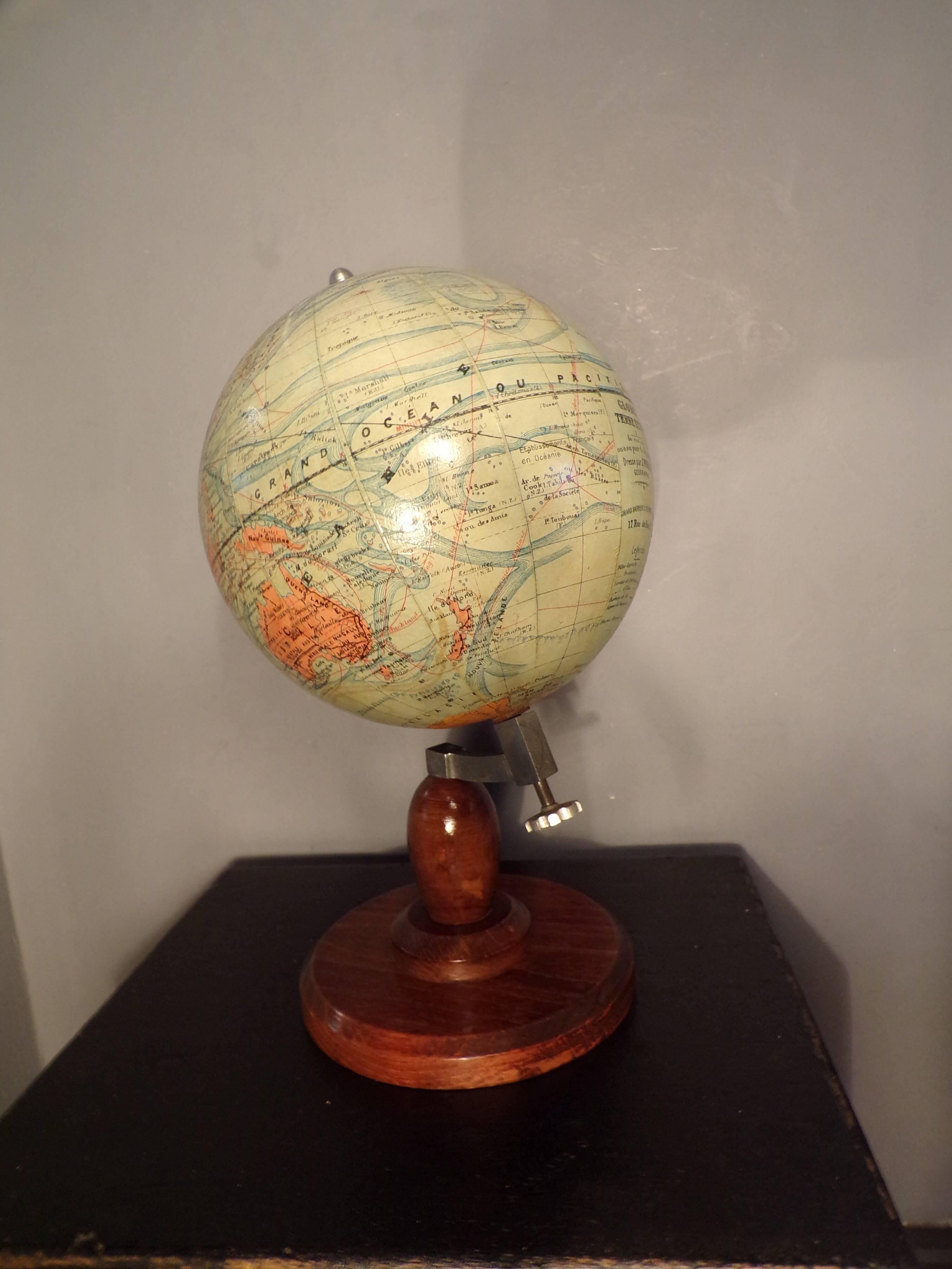 Girard and Barrère terrestrial globe by J.Forest 1950